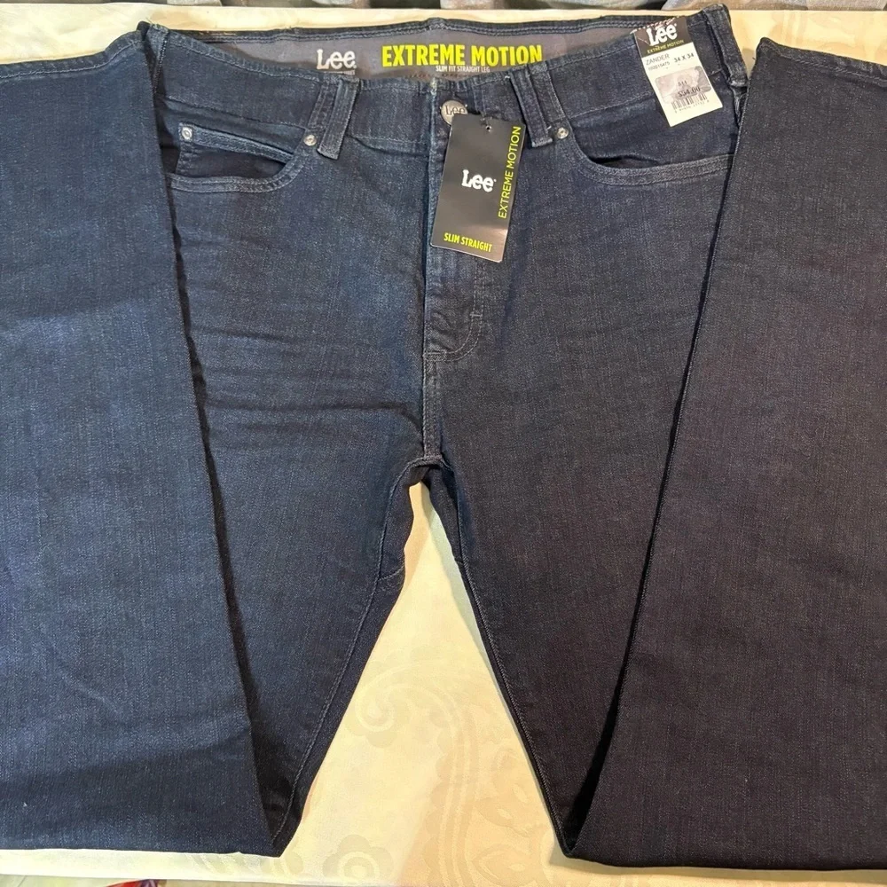 NWT- Lee Men's Extreme motion Zander Slim Straight Jeans